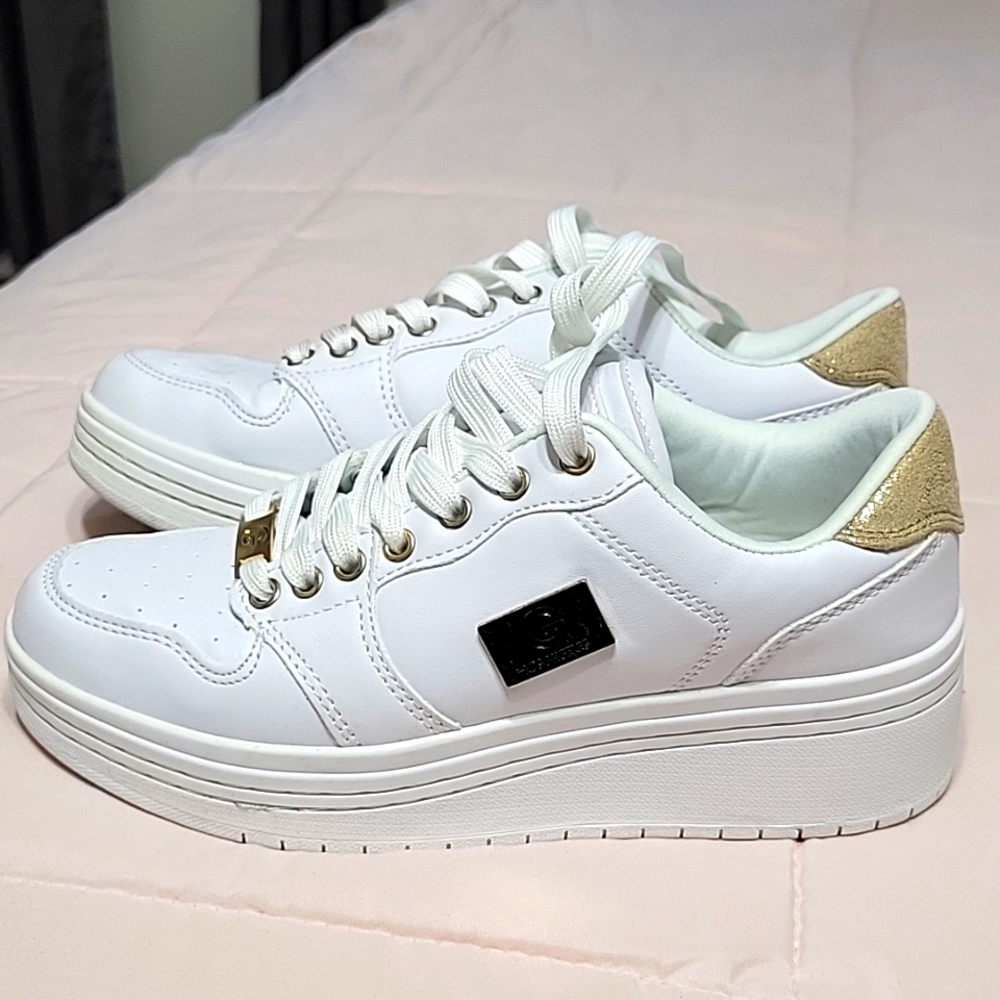 Woman shoes